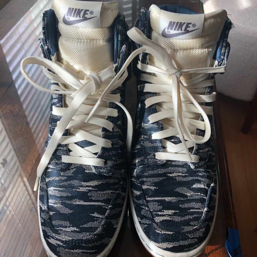 Nike Wedge Sneaker